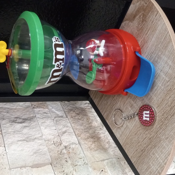M&M World Fun Machine Candy Dispenser Green & Red - Picture 8 of 8